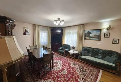 Casă cu 5 camere cu Teren 1500 Mp în Central
