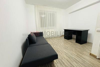 Apartament cu 3 camere semidecomandat în Giulești