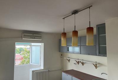 Apartament cu 2 camere decomandat în CET