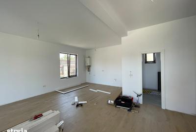 Casă cu 4 camere cu Teren 325 Mp în Moșnița Nouă