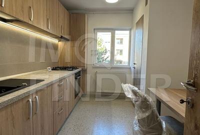 Apartament cu 3 camere decomandat, mobilat în Zorilor