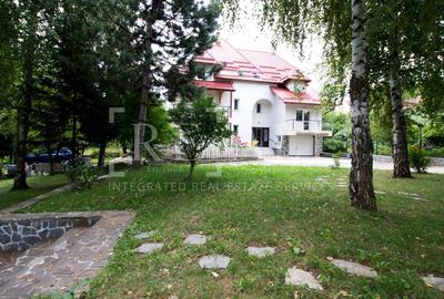 Casă individuală cu 10 camere cu Canalizare în Central - 23