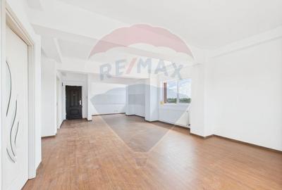 Apartament cu 3 camere semidecomandat în Nord-Vest
