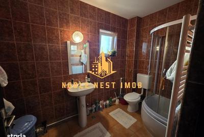 Casă cu 4 camere cu Teren 2340 Mp în Central