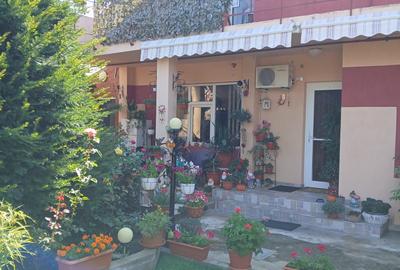 Casă cu 8 camere cu Canalizare în Voluntari