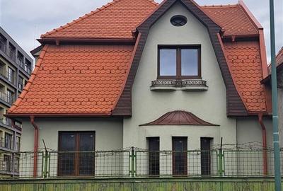 Casă individuală cu 4 camere cu Piscina în Brașovul Vechi - 1