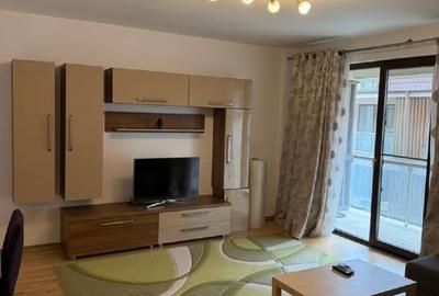 Apartament cu 2 camere semidecomandat, mobilat în Central