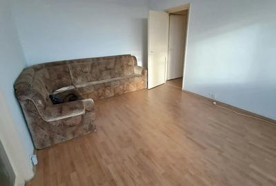 Apartament cu 2 camere semidecomandat în Grivița