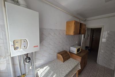 Apartament cu 2 camere decomandat în Calea București