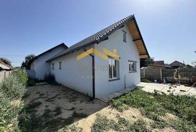 Duplex cu 3 camere cu Canalizare în Sânmihaiu Român - 1