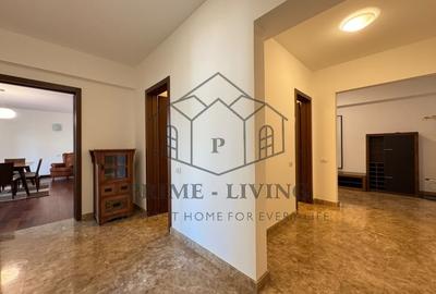 Apartament cu 4 camere decomandat, mobilat în Polonă