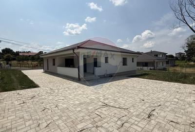 Casă cu 6 camere cu Teren 892 Mp în Est - 19