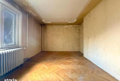 Casă cu 7 camere cu Teren 666 Mp în Central