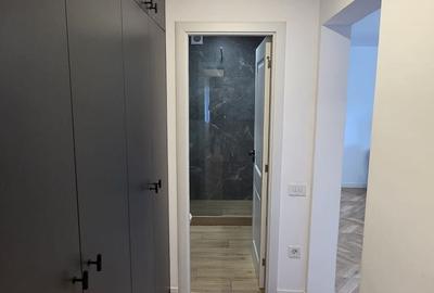 Apartament cu 3 camere semidecomandat în Splai Bahlui