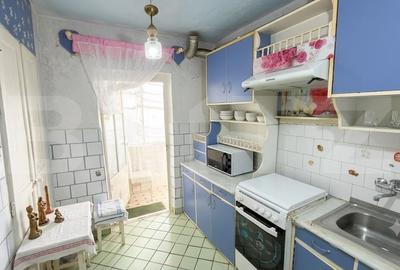 Apartament cu 3 camere decomandat, mobilat în Micro 16