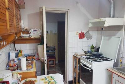 Apartament cu 3 camere semidecomandat în Central