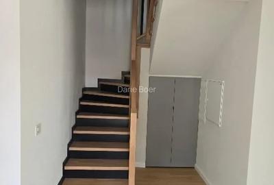 Casă cu Teren 250 Mp în Central