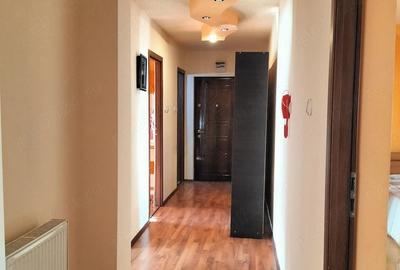 Apartament cu 4 camere decomandat în Central