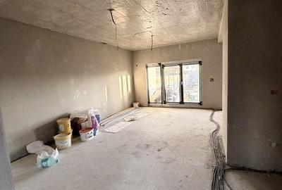 Casă cu 4 camere în Dumbrăvița
