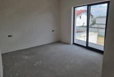 Casă cu 5 camere cu Teren 450 Mp în Bradu