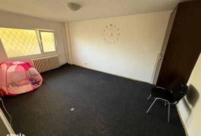 Apartament cu 3 camere decomandat în Republicii