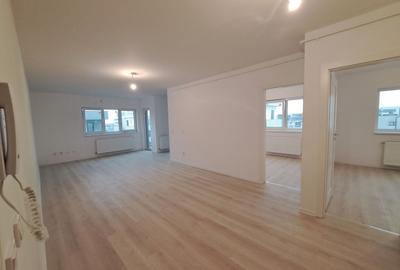 Apartament cu 3 camere decomandat în Sud
