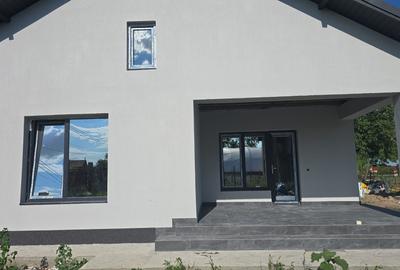 Casă cu 3 camere cu Teren 130 Mp în Vânători - 2