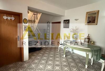 Casă cu 6 camere cu Teren 1500 Mp în Central