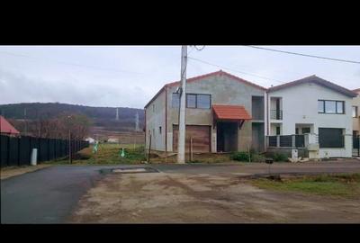 Casă cu 4 camere în Sântana de Mureș