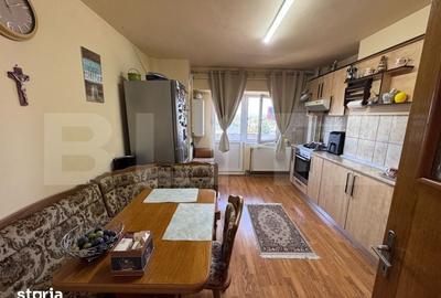 Apartament cu 3 camere decomandat în Micro 11