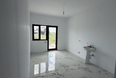 Casă cu 5 camere cu Teren 335 Mp în Central - 2