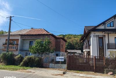 Casă cu 6 camere cu Teren 643 Mp în Central