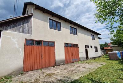 Casă cu 4 camere cu Canalizare în Central - 2