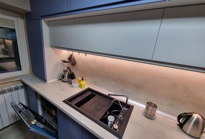 Apartament cu 4 camere semidecomandat, mobilat în CET - 16