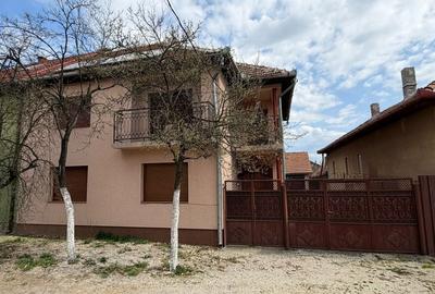 Casă cu 4 camere în Central - 1