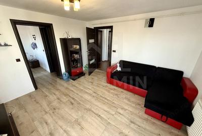 Apartament cu 3 camere semidecomandat în 1 Mai