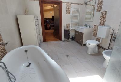 Apartament cu 8 camere decomandat, mobilat în Central - 8