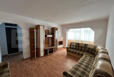 Apartament cu 3 camere semidecomandat, mobilat în Rovinari