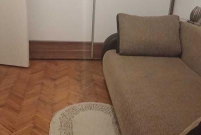 Apartament cu 3 camere semidecomandat în Crihala