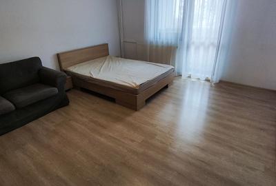 Garsonieră decomandată în Decebal