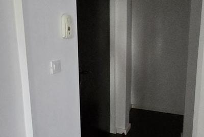 Apartament cu 3 camere decomandat în Micro 4 - 9