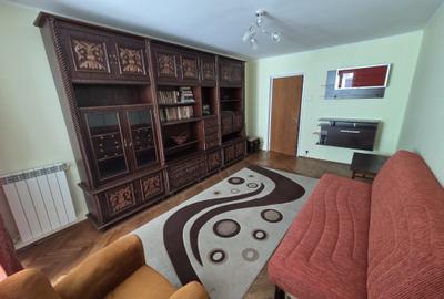 Apartament cu 3 camere decomandat în Titan