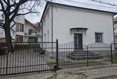 Casă individuală cu 7 camere cu Canalizare în Ultracentral - 1
