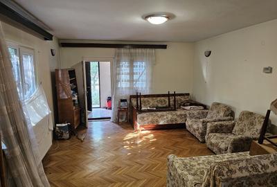 Casă cu 3 camere cu Teren 1000 Mp în Central - 1