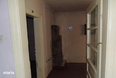 Casă cu 4 camere în Corlătești - 1