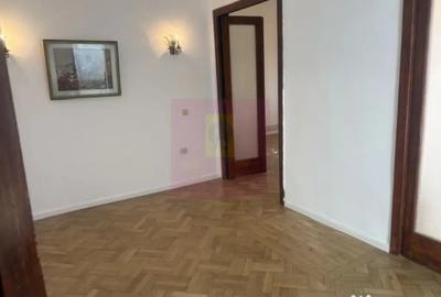 Apartament cu 3 camere semidecomandat în Cotroceni