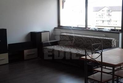 Apartament cu 3 camere semidecomandat în Florești