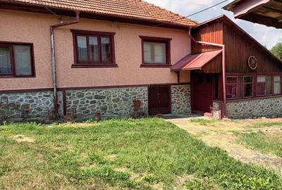 Casă cu 4 camere în Șovarna