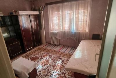 Apartament cu 3 camere semidecomandat în Micro 16
