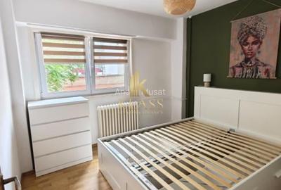 Apartament cu 3 camere, mobilat în P-ța Universității